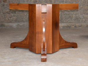 Round Pedestal Dining Table detail