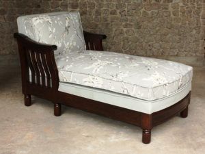 Mary Colonial Daybed