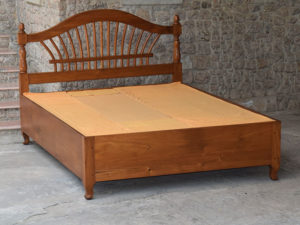 Sheaf of Wheat Queensize Bed with plain footboard